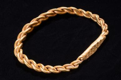 Gold arm-ring
