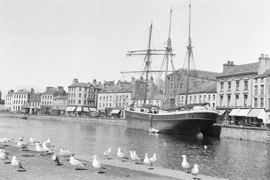 Douglas harbour scene