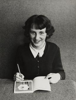 Lynne Kneale, sitting with book in Ramsey Grammar…