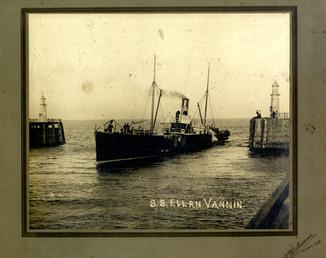 SS Ellan Vannin entering Ramsey outer harbour