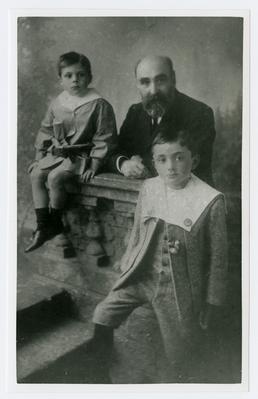 George Johnson (printer) with two children