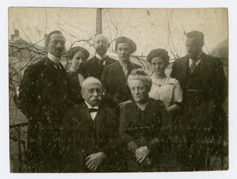 Otto Loreiz Trier and family